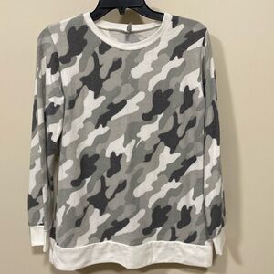 NWOT Acting Pro long sleeve top medium